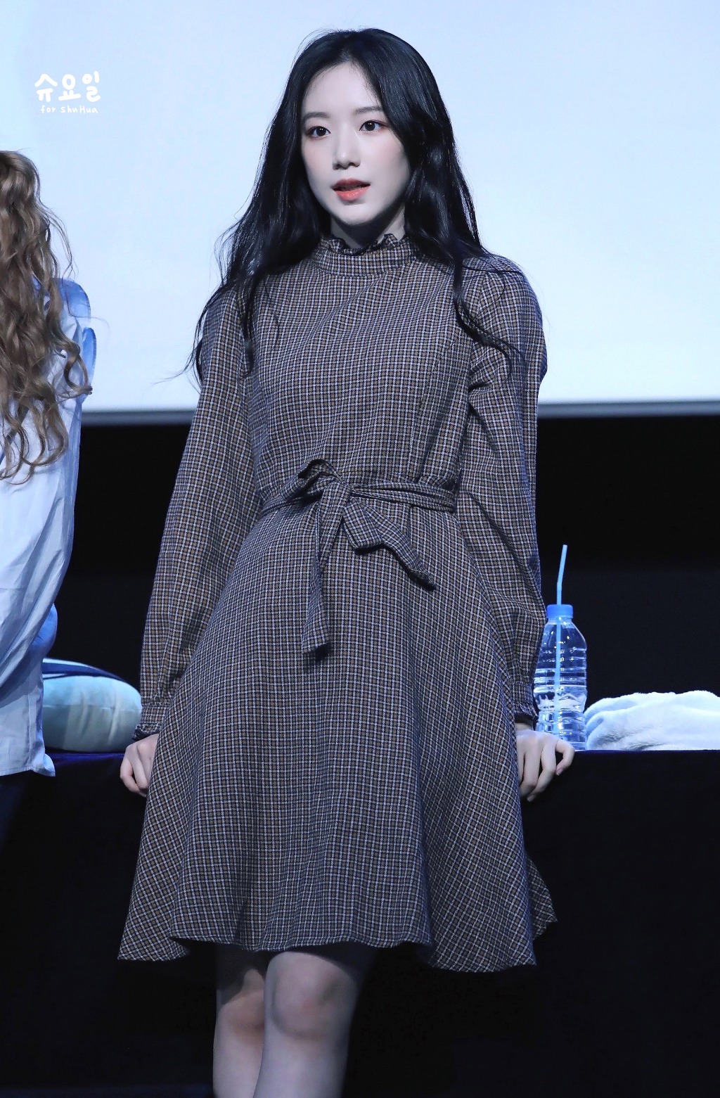 새하얀 (여자)아이들 슈화.jpg | 인스티즈