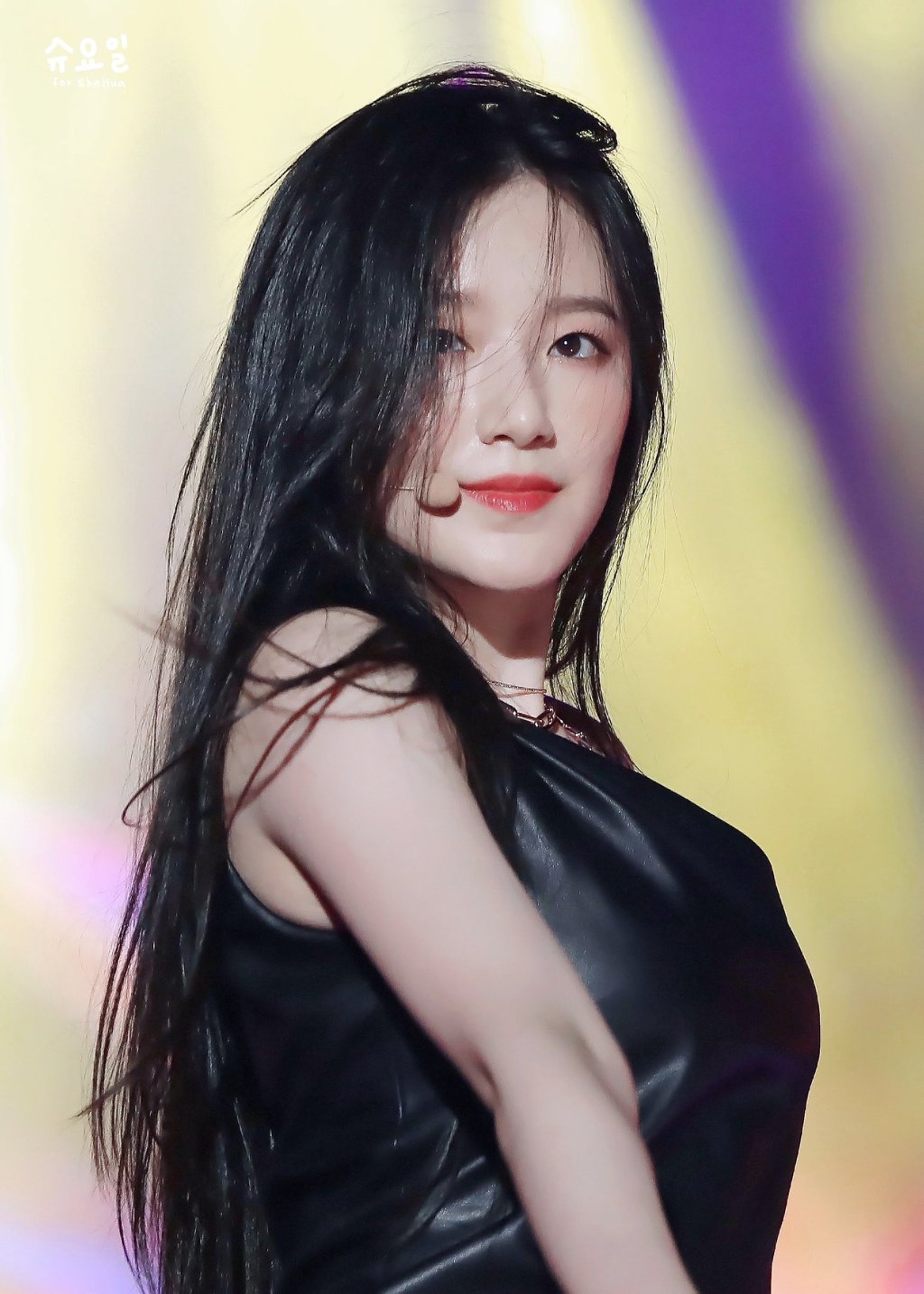 새하얀 (여자)아이들 슈화.jpg | 인스티즈