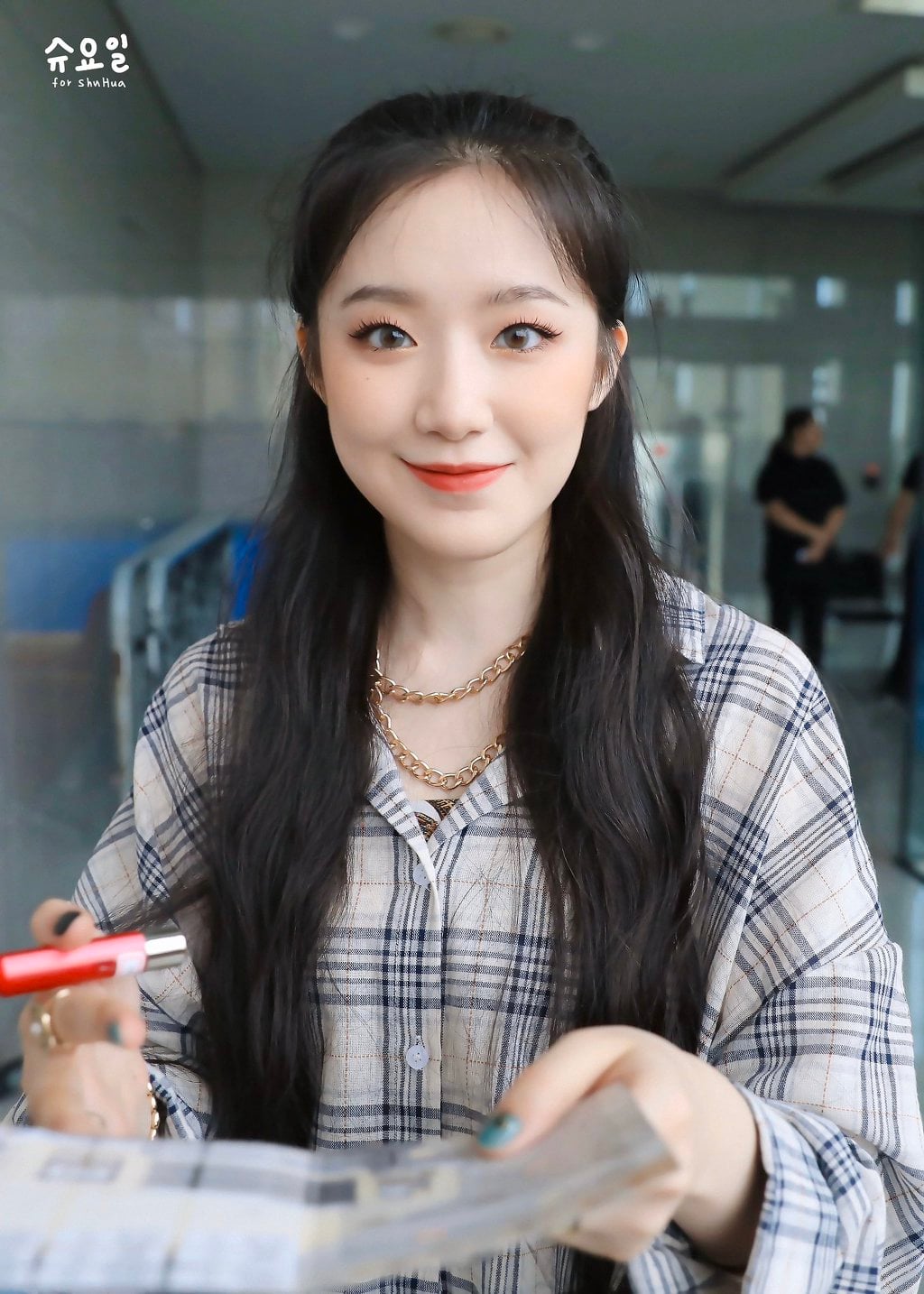 새하얀 (여자)아이들 슈화.jpg | 인스티즈