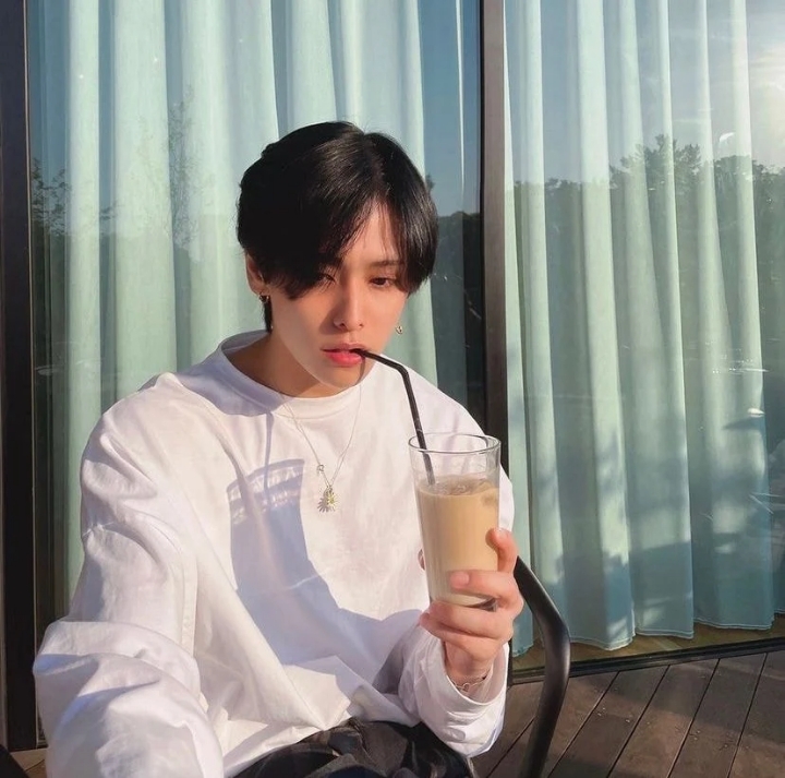 K-POP 영향으로 30년만에 스타일이 바뀐 일본 호스트 근황ㄷㄷㄷ | 인스티즈