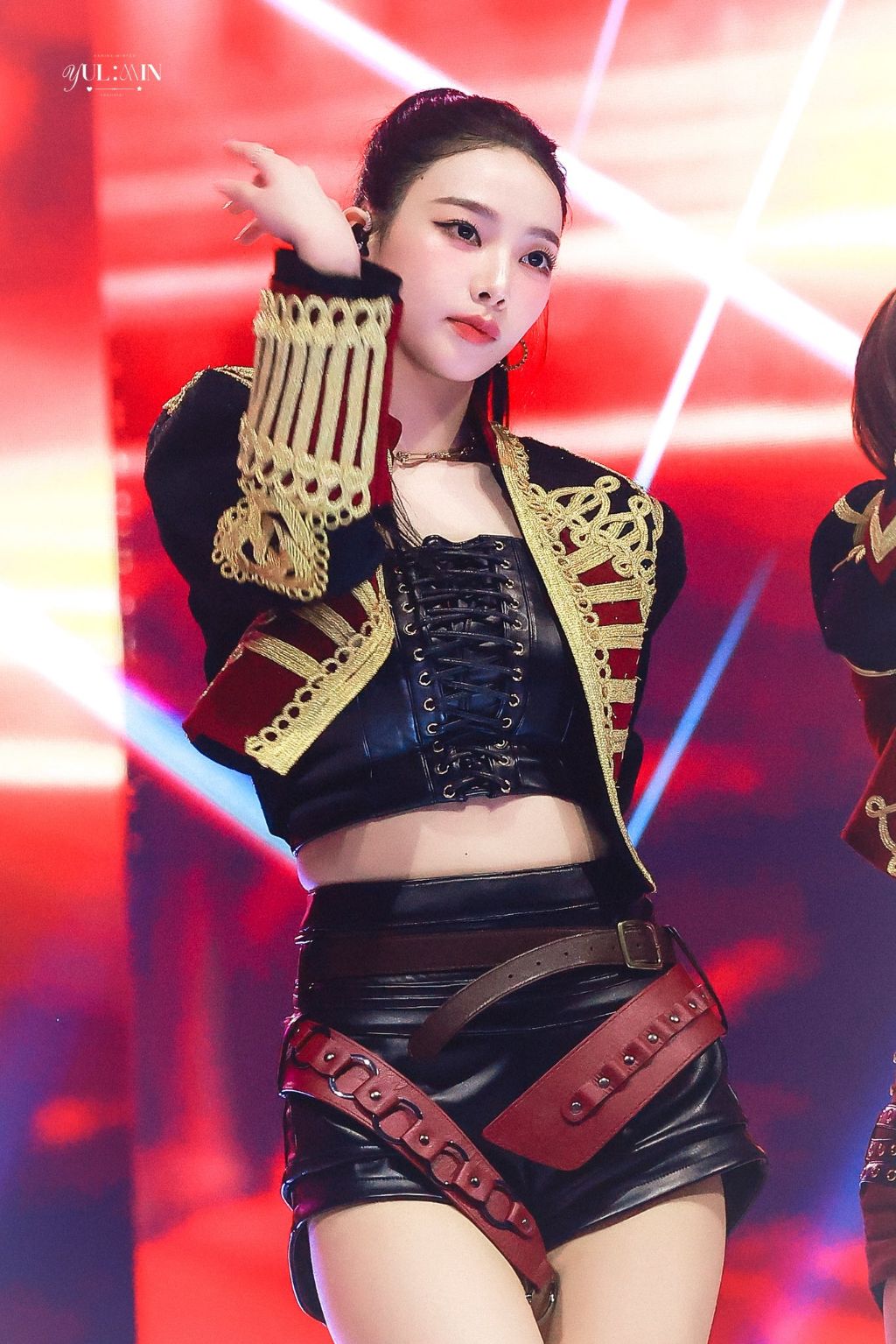 의외로 흔하지 않게 생긴 카리나 얼굴 근황.jpgif | 인스티즈