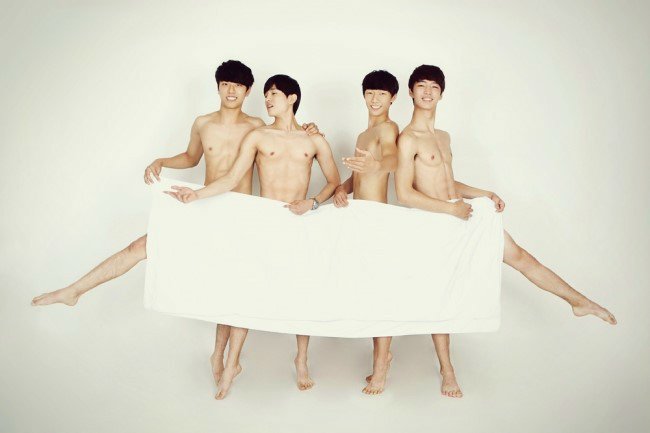 발레부 학생들의 세미누드 우정사진.jpg | 인스티즈