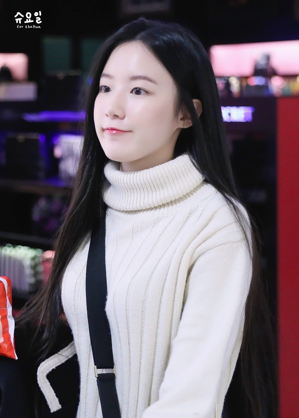 새하얀 (여자)아이들 슈화.jpg | 인스티즈