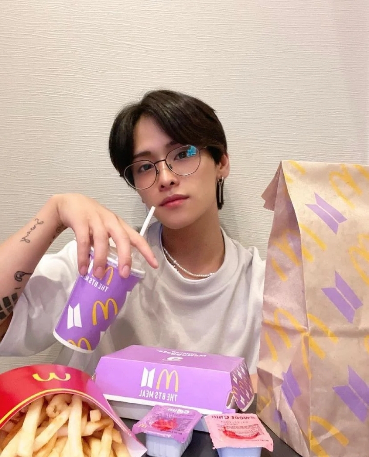 K-POP 영향으로 30년만에 스타일이 바뀐 일본 호스트 근황ㄷㄷㄷ | 인스티즈