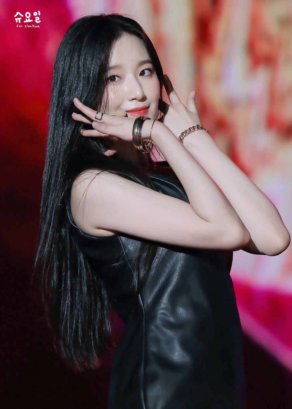 새하얀 (여자)아이들 슈화.jpg | 인스티즈