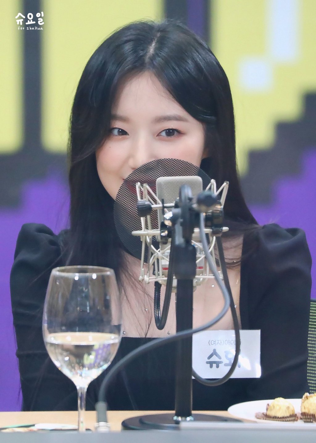 새하얀 (여자)아이들 슈화.jpg | 인스티즈