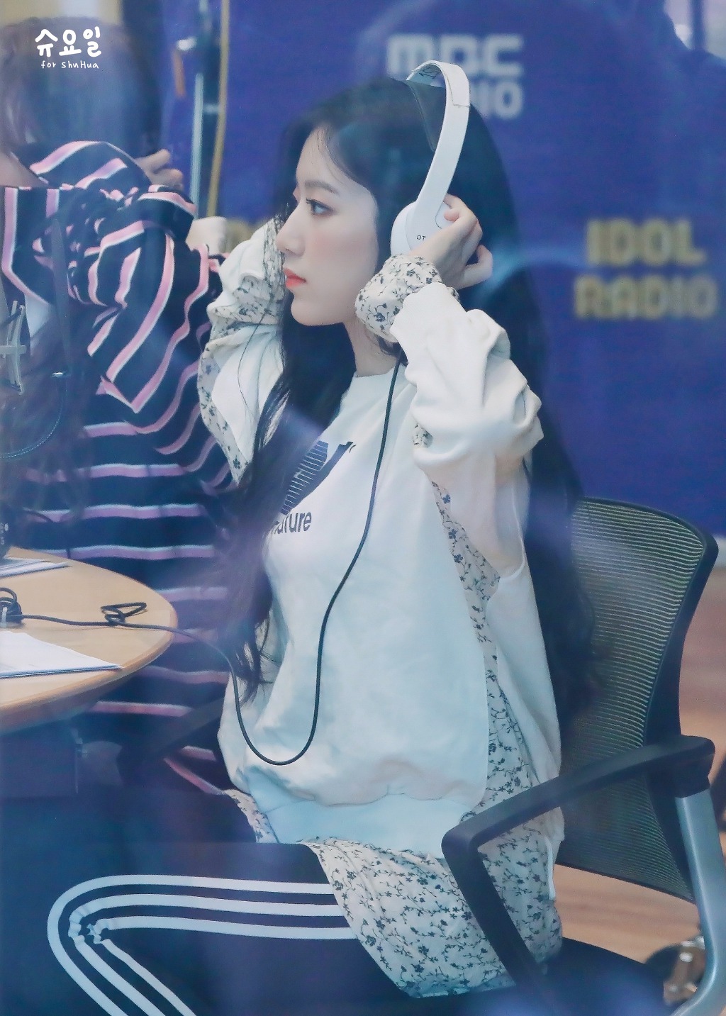 새하얀 (여자)아이들 슈화.jpg | 인스티즈