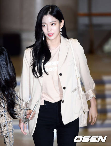 프로미스나인(fromis_9)과 두 개의 탑.jpg | 인스티즈