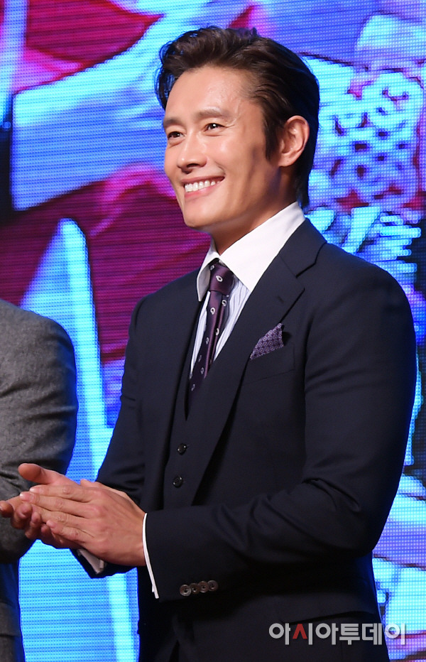 ??? : 어이 신병! 일어나라 점호시간이다 | 인스티즈