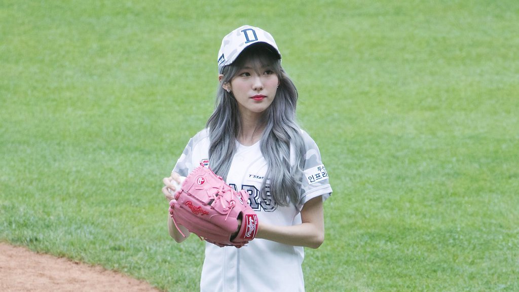 애쉬그래이머리가 잘어울리는 우주소녀 루다.jpgif | 인스티즈