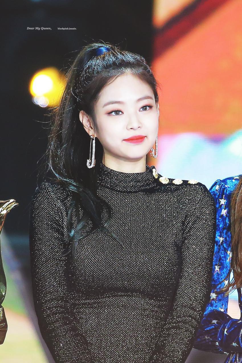 타이트한 원피스입은 블랙핑크 제니.jpgif | 인스티즈