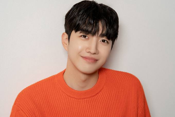 남궁민이 아들을 낳아도 이정도로는 안 닮았을 것 같은 남돌 멤버.gif | 인스티즈