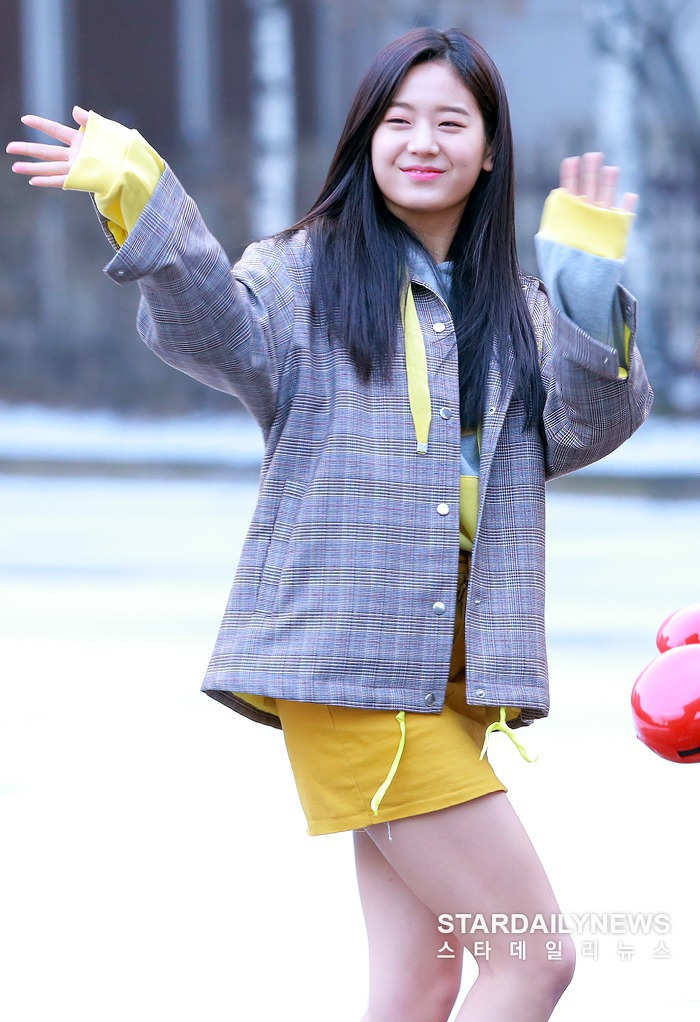 프로미스나인(fromis_9)과 두 개의 탑.jpg | 인스티즈