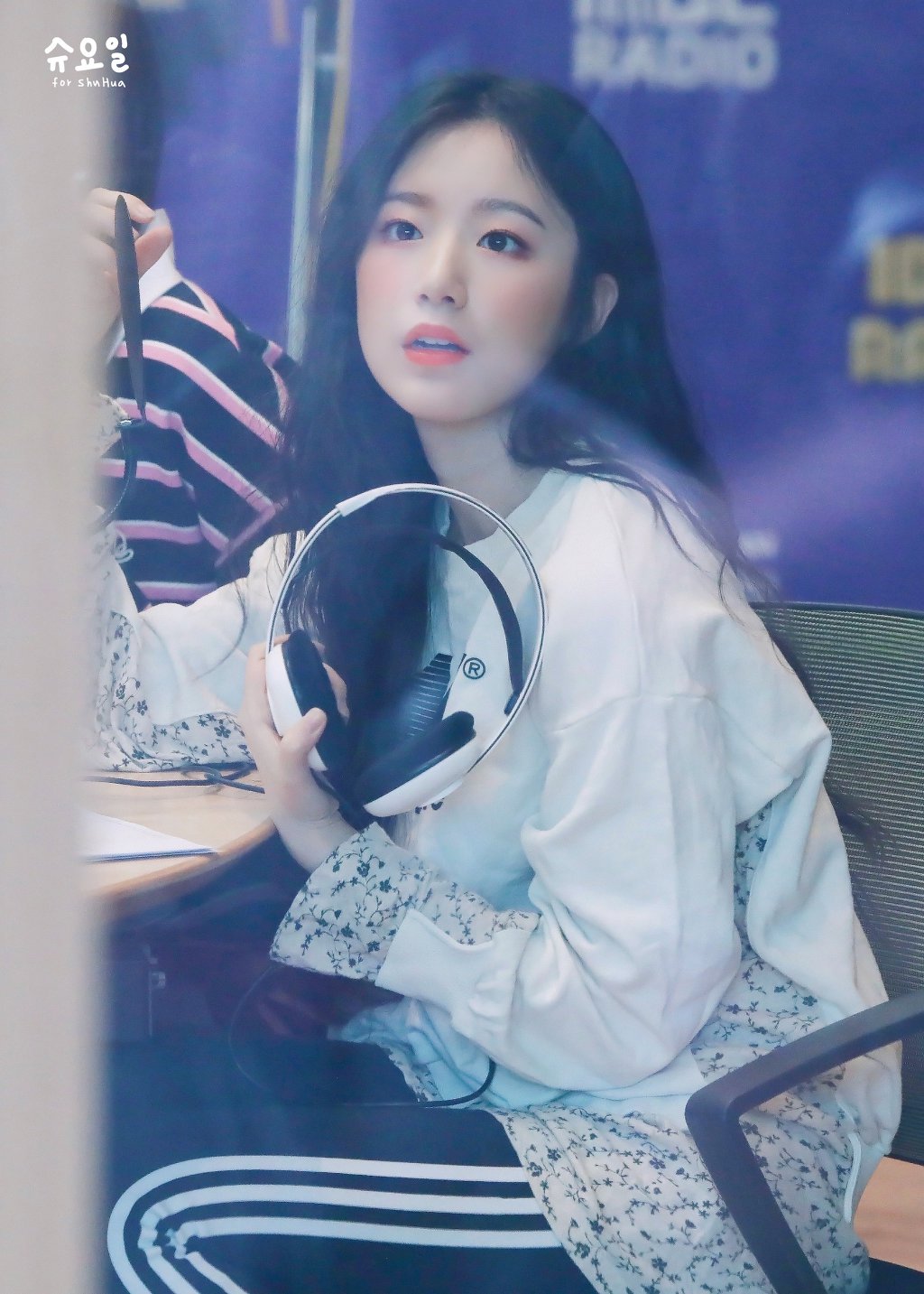 새하얀 (여자)아이들 슈화.jpg | 인스티즈