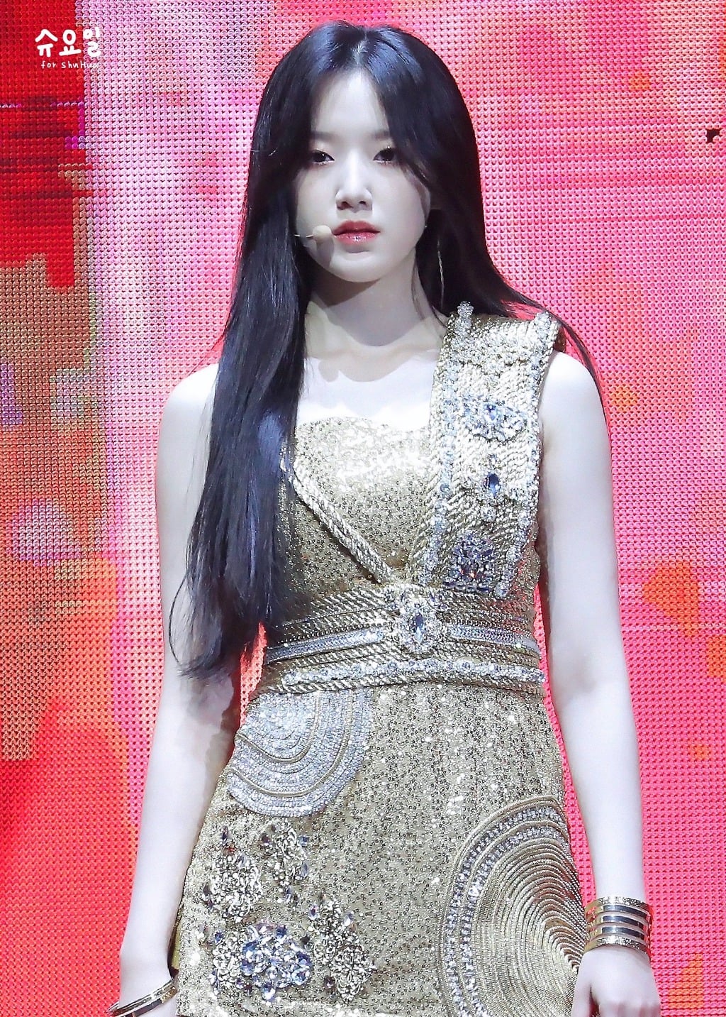 새하얀 (여자)아이들 슈화.jpg | 인스티즈