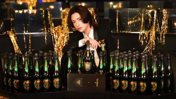 K-POP 영향으로 30년만에 스타일이 바뀐 일본 호스트 근황ㄷㄷㄷ | 인스티즈