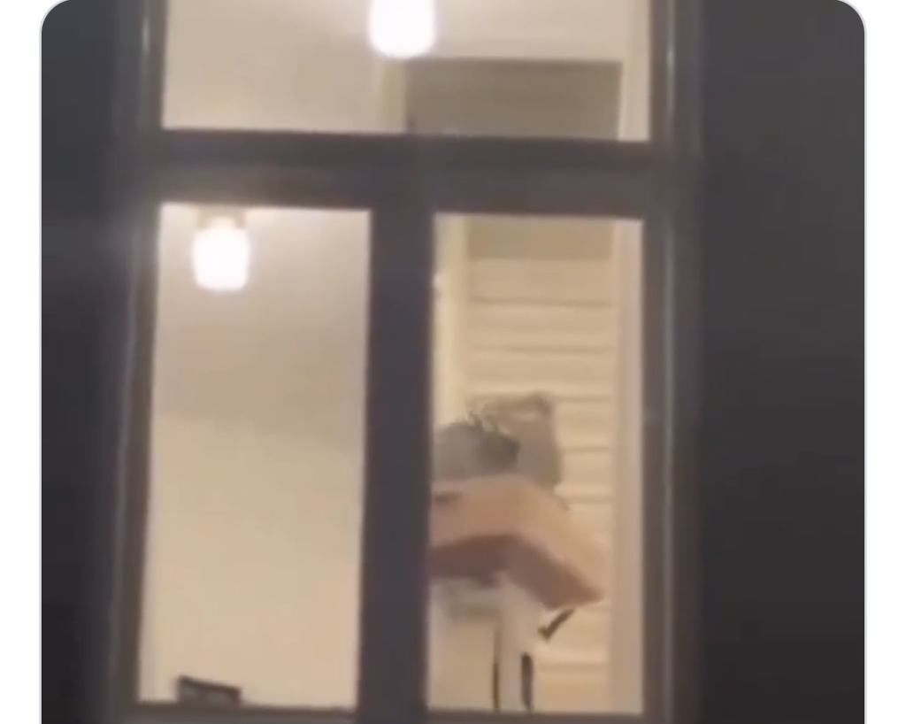 밤마다 이웃집 훔쳐보는 이유 | 인스티즈