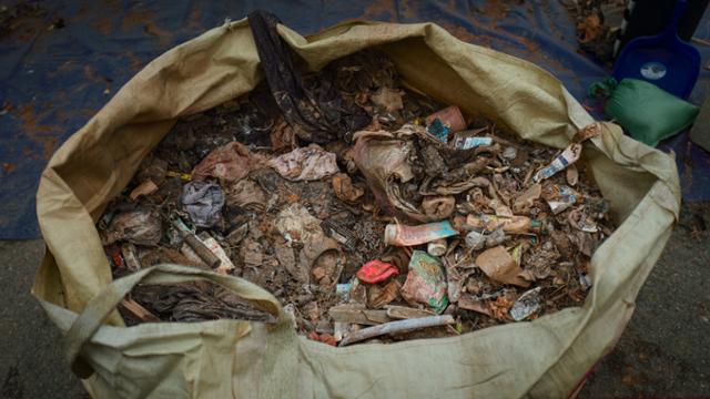 "썩은 마대자루 속에 아버지가···" 무안공항 제주항공 참사 유족의 절규 | 인스티즈