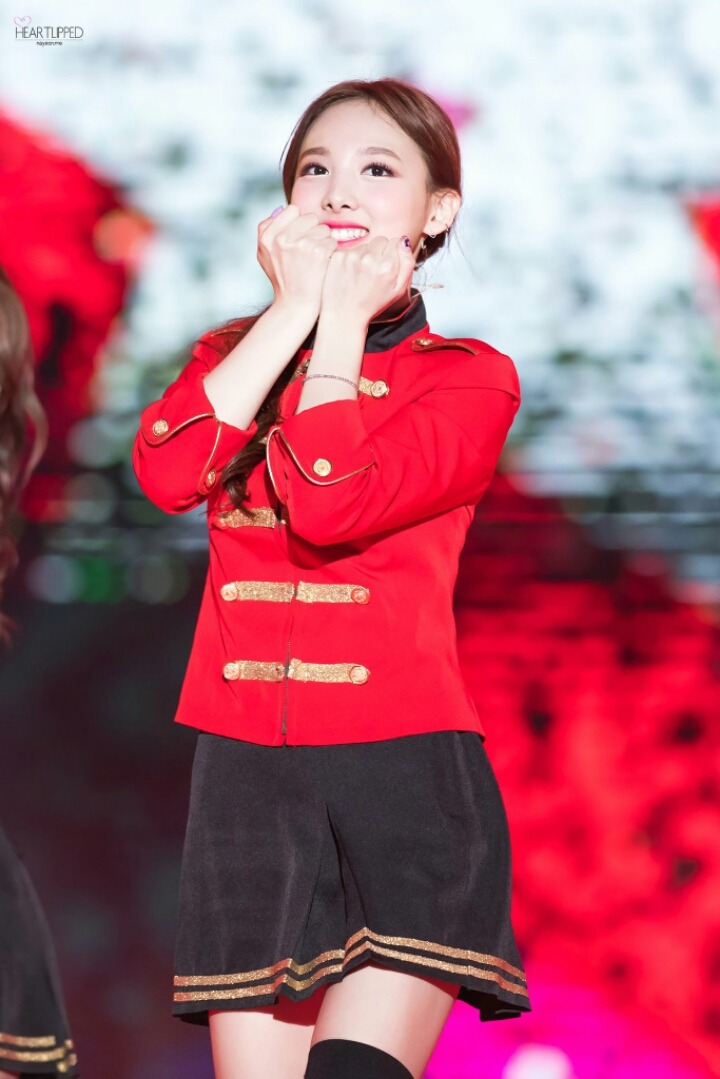 [트와이스] 빨간옷 입으면 더 체리 같아지는 나연이 | 인스티즈