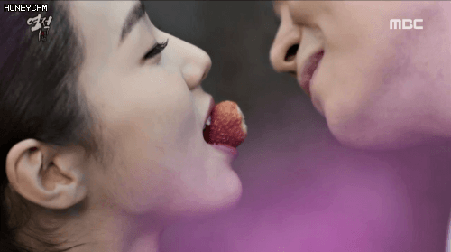 딸기 키스.gif | 인스티즈