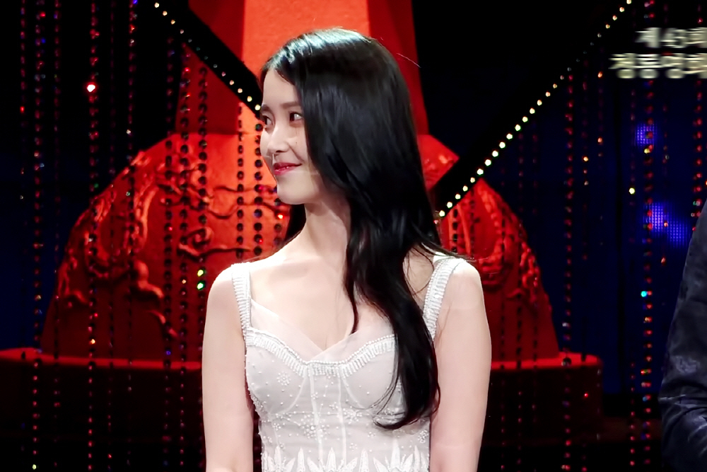 221125 청룡영화상 아이유 .jpgif | 인스티즈