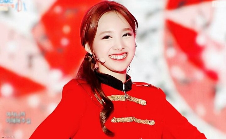 [트와이스] 빨간옷 입으면 더 체리 같아지는 나연이 | 인스티즈