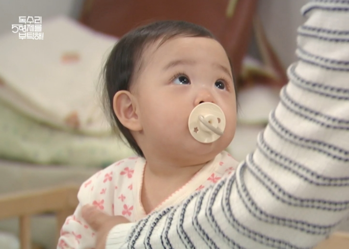 카더가든 아기 유이진을 이어 이모 팬들 앓게 만들고 있는 아기 | 인스티즈
