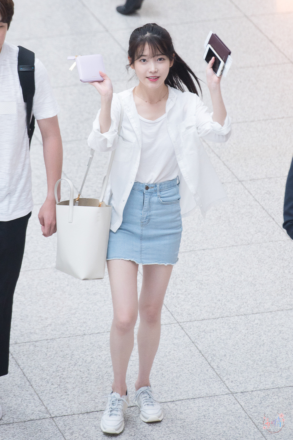 아이유 뒷모습.gif | 인스티즈
