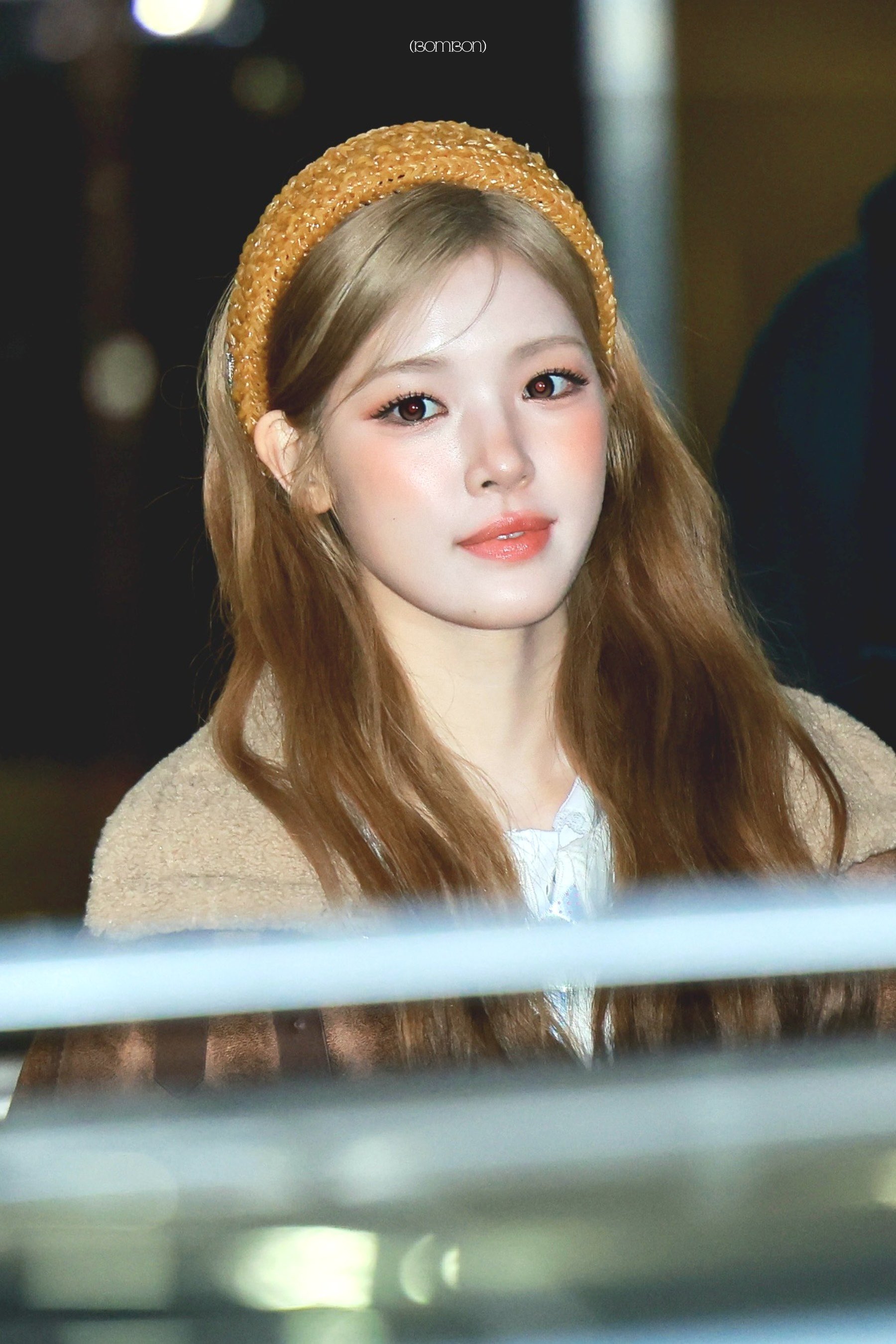 상상도 못한 재료로 만들어진 하투하 유하가 착용한 머리띠 | 인스티즈