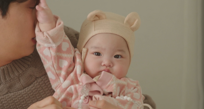 카더가든 아기 유이진을 이어 이모 팬들 앓게 만들고 있는 아기 | 인스티즈