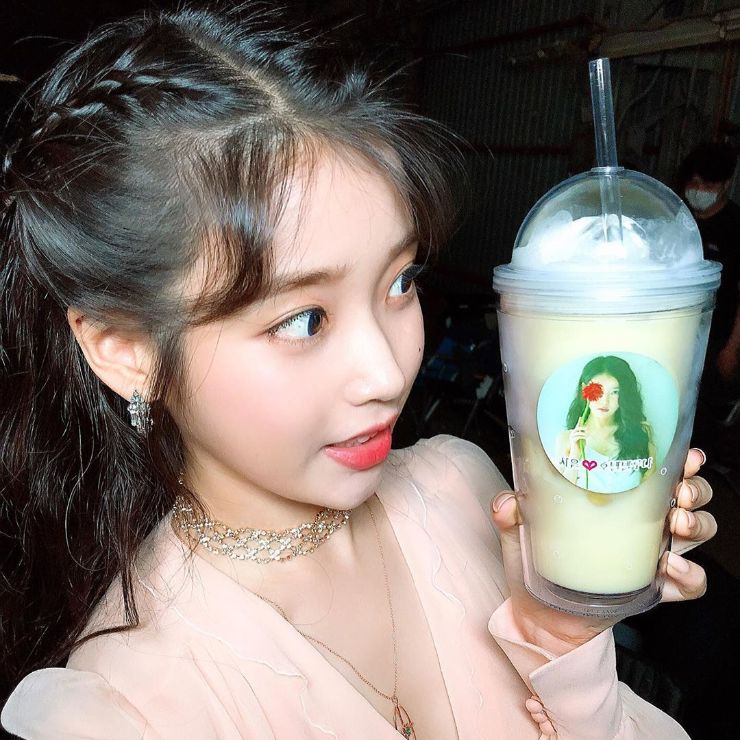 백상에서 만나서 대화하는 아이유와 송혜교.gif | 인스티즈