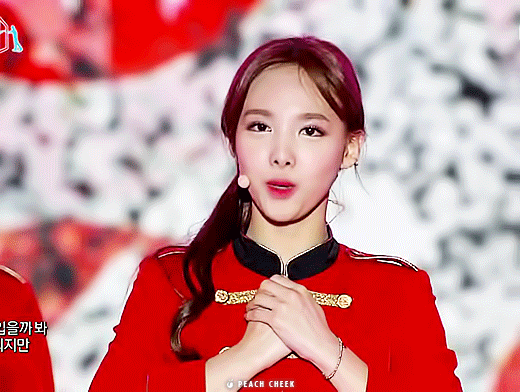 [트와이스] 빨간옷 입으면 더 체리 같아지는 나연이 | 인스티즈