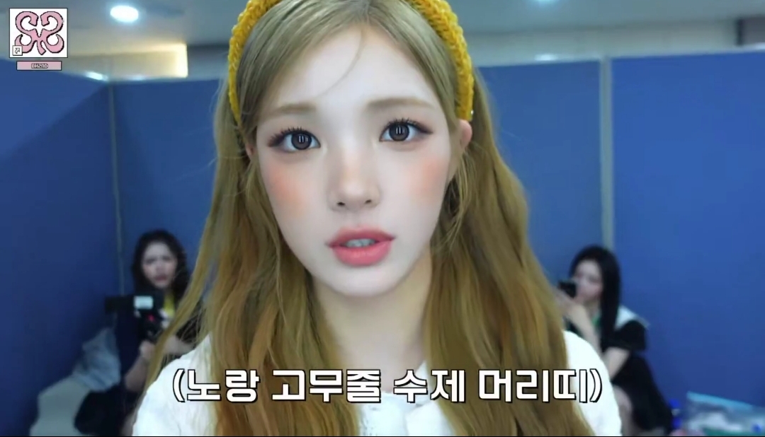 상상도 못한 재료로 만들어진 하투하 유하가 착용한 머리띠 | 인스티즈