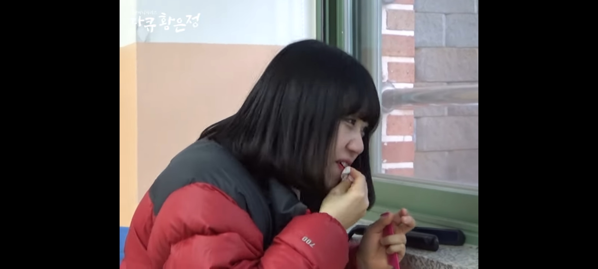 그시절 현실고증 오지는 "다큐 황은정" 복장검사 | 인스티즈