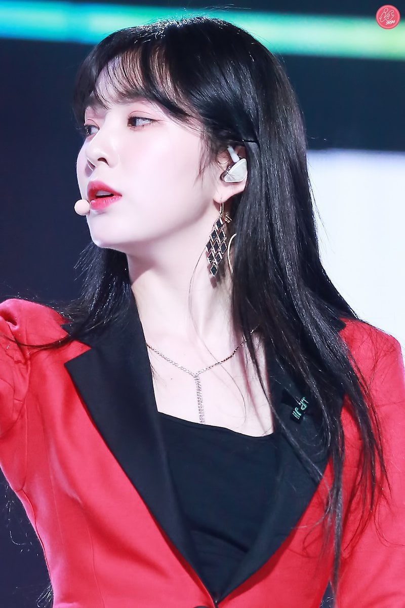콧대가 ㄹㅇ인 레드벨벳 아이린.jpgif | 인스티즈
