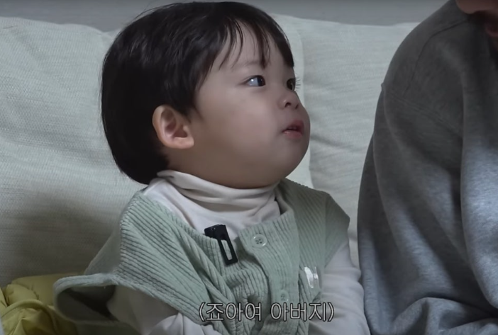 카더가든 아기 유이진을 이어 이모 팬들 앓게 만들고 있는 아기 | 인스티즈