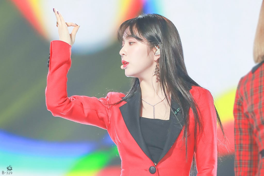 콧대가 ㄹㅇ인 레드벨벳 아이린.jpgif | 인스티즈