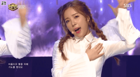 에이프릴 윤채경.gif | 인스티즈