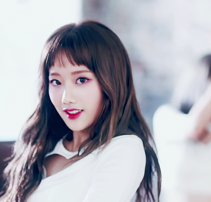 걸그룹 에이프릴의 비주얼 멤버 이나은.jpgif | 인스티즈