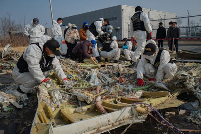 "썩은 마대자루 속에 아버지가···" 무안공항 제주항공 참사 유족의 절규 | 인스티즈