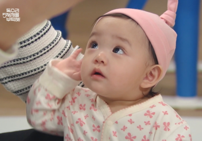 카더가든 아기 유이진을 이어 이모 팬들 앓게 만들고 있는 아기 | 인스티즈