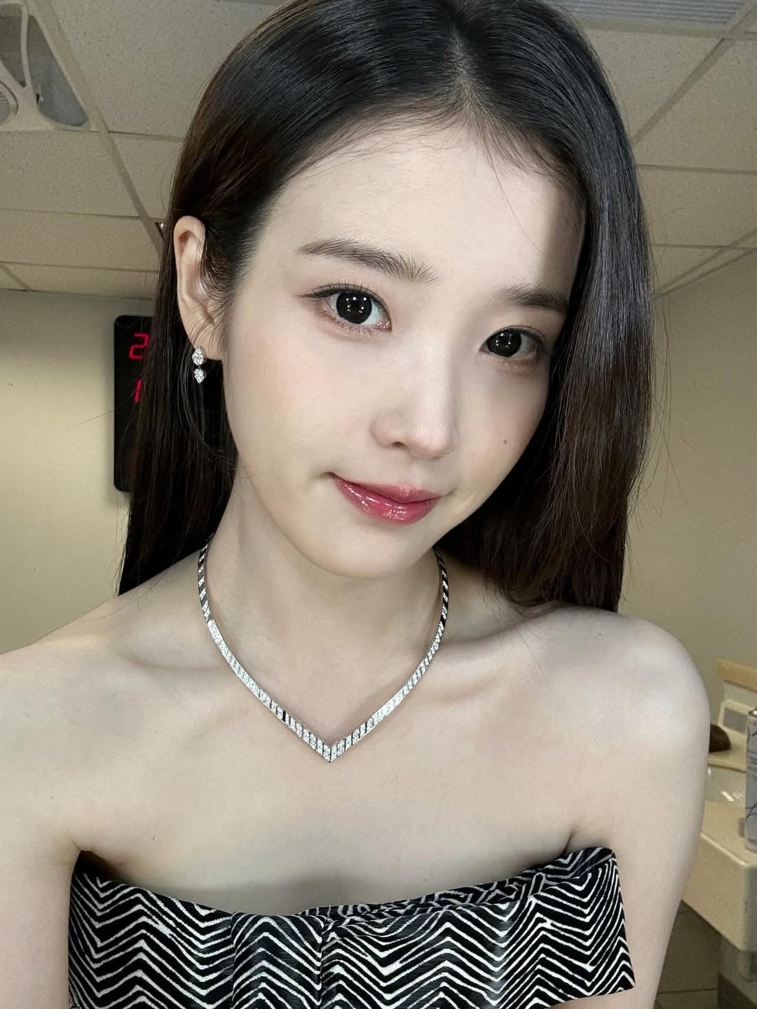 아이유 오늘자 인스타 업로드 | 인스티즈