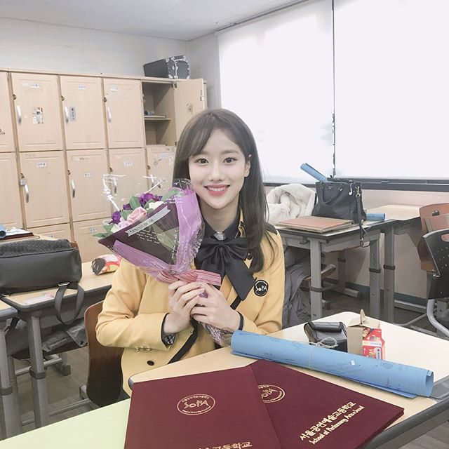 걸그룹 에이프릴의 비주얼 멤버 이나은.jpgif | 인스티즈