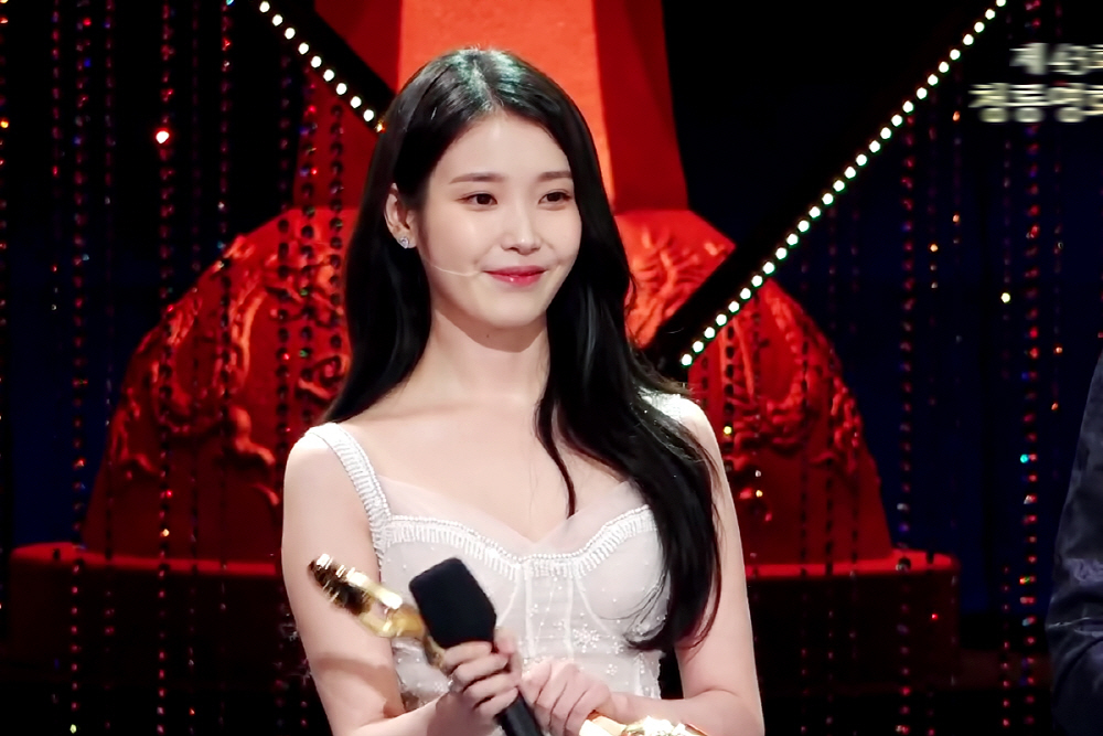 221125 청룡영화상 아이유 .jpgif | 인스티즈