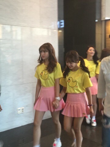 아이오아이 팬싸 의상 ㅋㅋ.jpg | 인스티즈