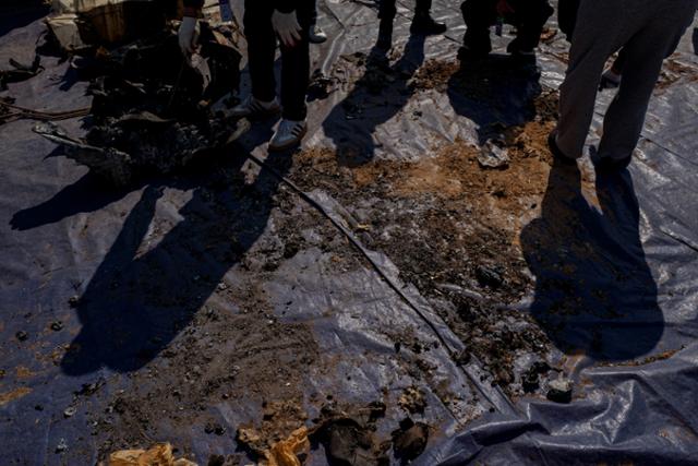 "썩은 마대자루 속에 아버지가···" 무안공항 제주항공 참사 유족의 절규 | 인스티즈