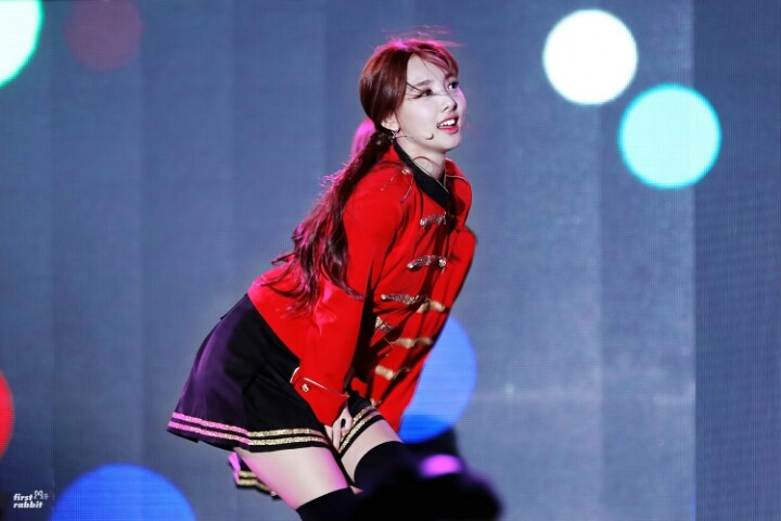 [트와이스] 빨간옷 입으면 더 체리 같아지는 나연이 | 인스티즈