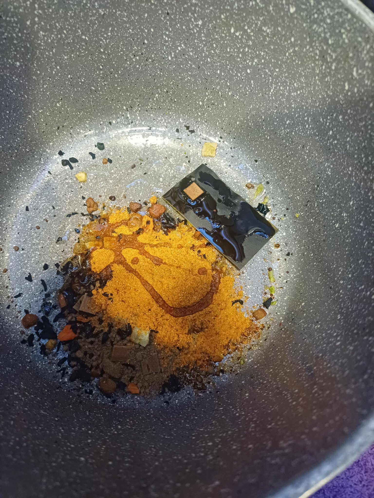 짜파구리에 신용카드도 같이 넣음.twt | 인스티즈