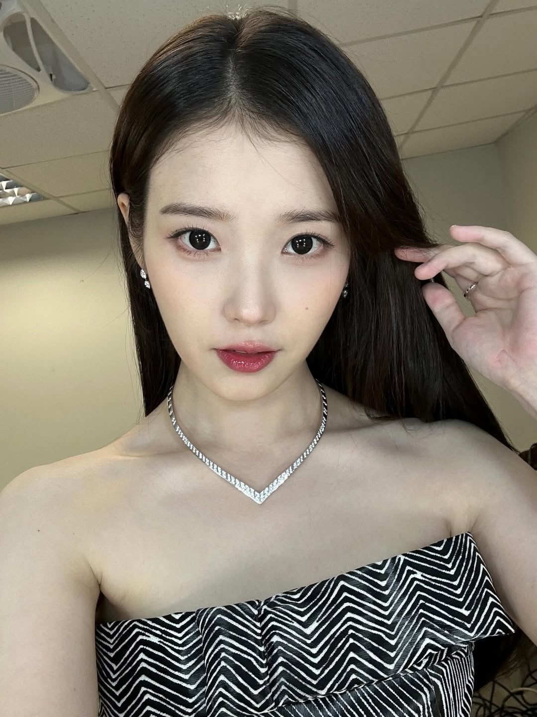 아이유 오늘자 인스타 업로드 | 인스티즈