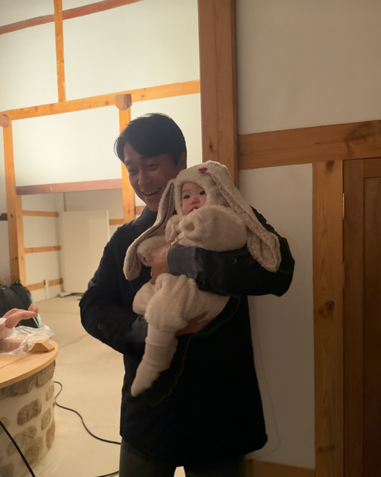 카더가든 아기 유이진을 이어 이모 팬들 앓게 만들고 있는 아기 | 인스티즈